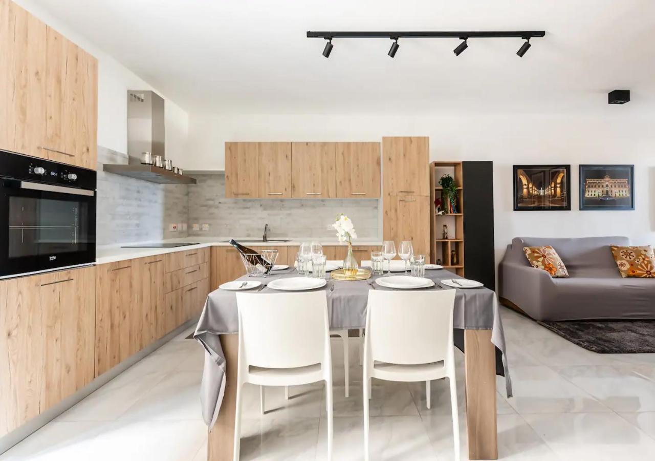 Sea View Luxury Apartment Brand New In Валетта Экстерьер фото